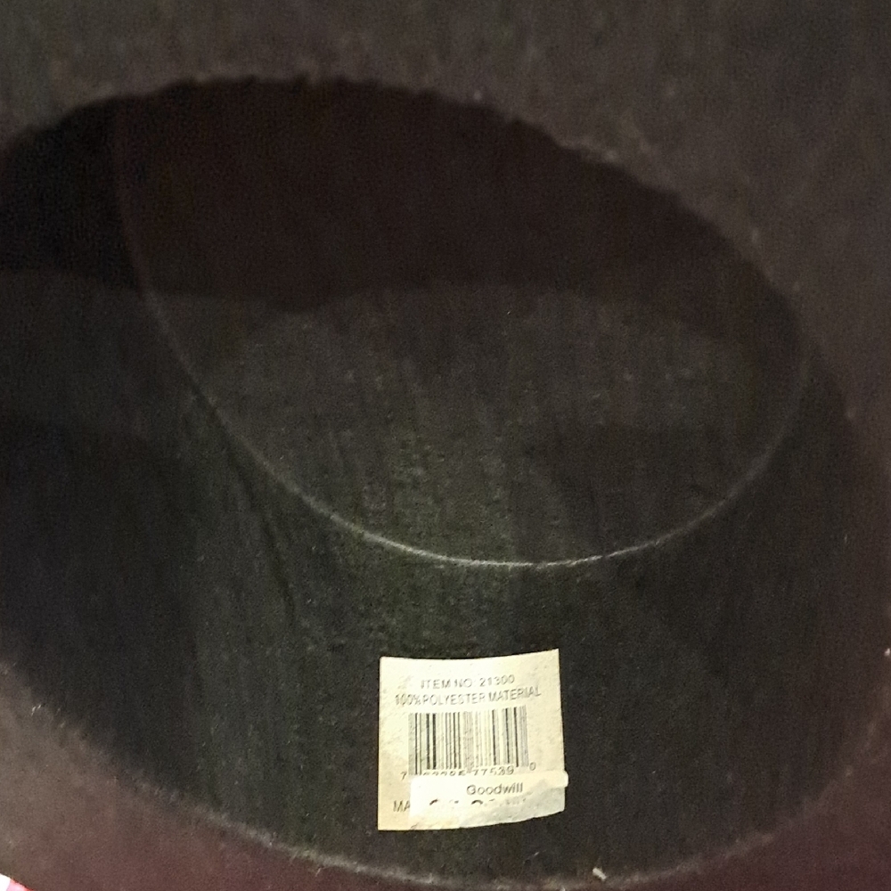 Spanish Style Black and Red Pom-Pom Women's Hat - Picture 2 of 11